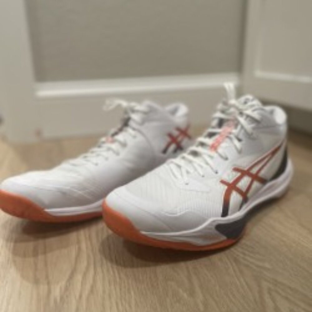 New Aasics Midtop shoe